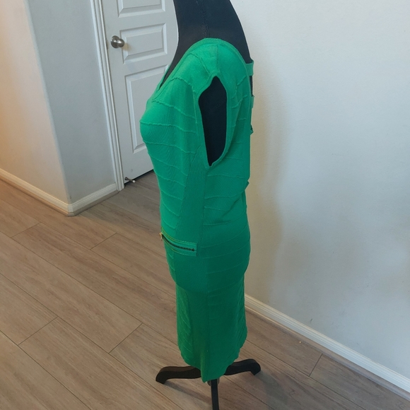 Xoxo Woman Green Dress with Gold Zipper. Extra Large - Picture 4 of 16